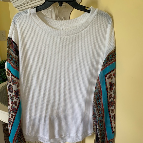 Size small Native People top - Picture 2 of 3